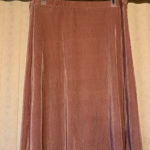 “Ultra Teeze” pleated skirt